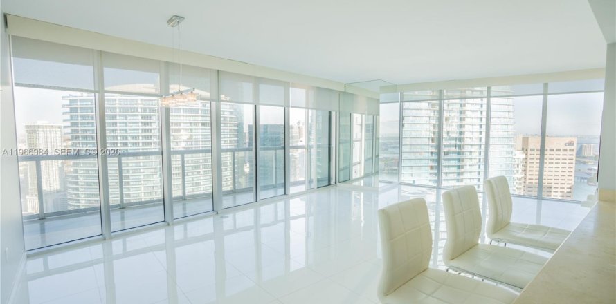 Condo in Miami, Florida, 2 bedrooms  № 2081357