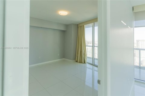 Condo in Miami, Florida, 2 bedrooms  № 2081357 - photo 10