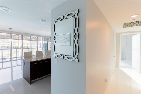 Condo in Miami, Florida, 2 bedrooms  № 2081357 - photo 5