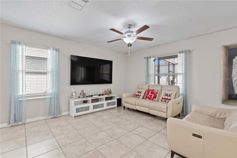 House in Tampa, Florida 4 bedrooms, 177.81 sq.m. № 2429087 - photo 8