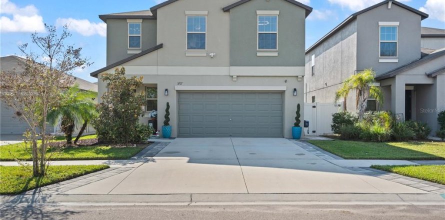 House in Tampa, Florida 4 bedrooms, 177.81 sq.m. № 2429087