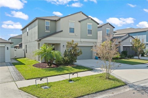 House in Tampa, Florida 4 bedrooms, 177.81 sq.m. № 2429087 - photo 2