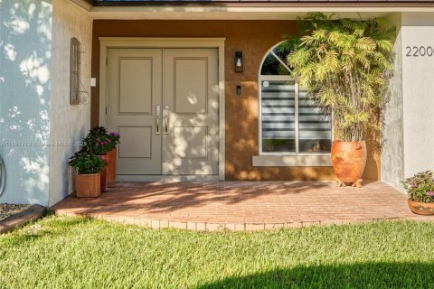 Villa ou maison à vendre à Miami, Floride: 3 chambres, 148.92 m2 № 2088682 - photo 3
