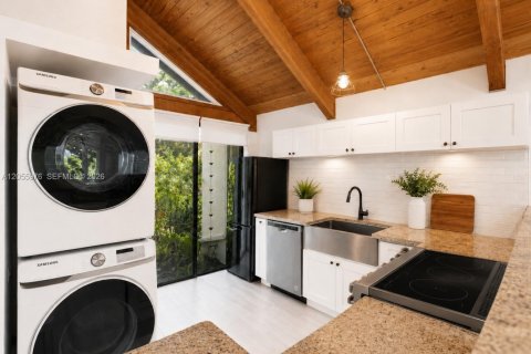 Touwnhouse à vendre à Fort Lauderdale, Floride: 2 chambres, 107.02 m2 № 2274742 - photo 4