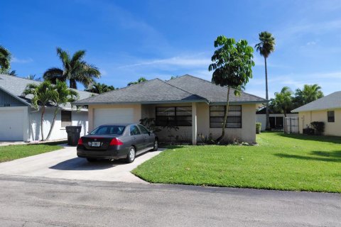 House in West Palm Beach, Florida 3 bedrooms, 112.88 sq.m. № 2086890
