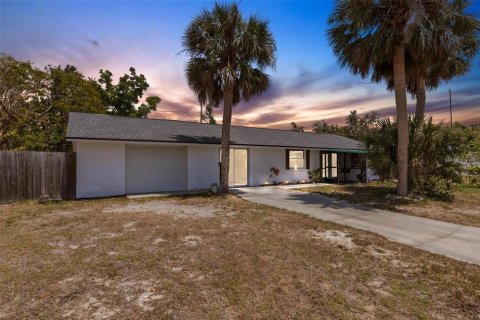 House in Nokomis, Florida 3 bedrooms, 130.06 sq.m. № 1761182 - photo 1