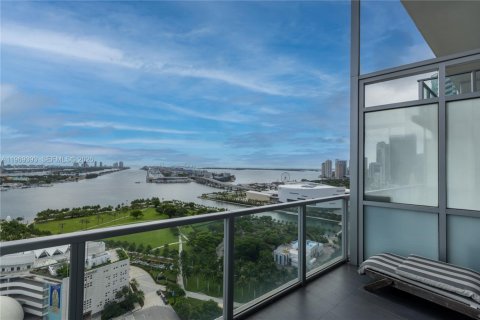 Condominio en alquiler en Miami, Florida, 2 dormitorios, 157.47 m2 № 2030203 - foto 4