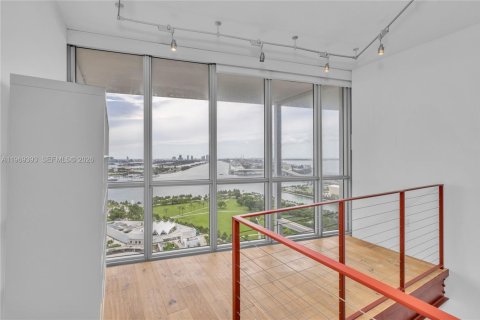 Condominio en alquiler en Miami, Florida, 2 dormitorios, 157.47 m2 № 2030203 - foto 9