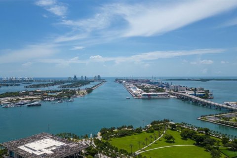Condominio en alquiler en Miami, Florida, 2 dormitorios, 157.47 m2 № 2030203 - foto 2