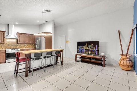 Villa ou maison à vendre à Miami, Floride: 5 chambres, 241.45 m2 № 2431330 - photo 6
