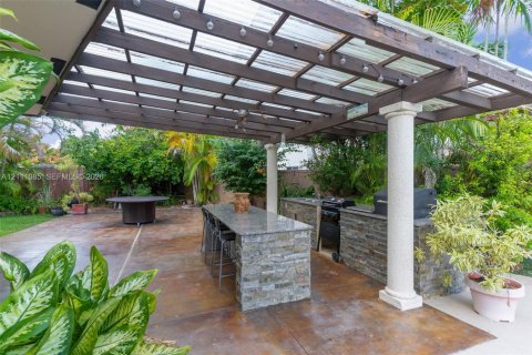 Villa ou maison à vendre à Miami, Floride: 5 chambres, 241.45 m2 № 2431330 - photo 27
