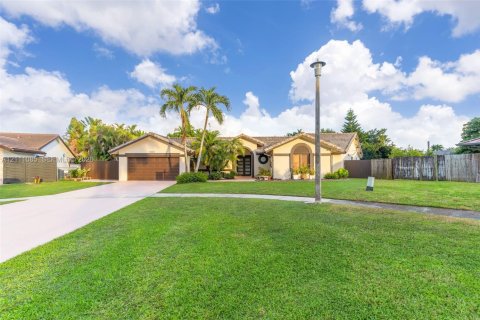 Villa ou maison à Miami, Floride 5 chambres, 241.45 m2 № 2431330