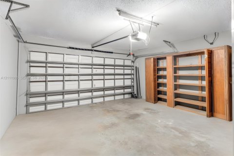 Villa ou maison à vendre à Miami, Floride: 5 chambres, 241.45 m2 № 2431330 - photo 25