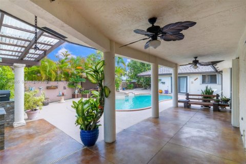 Villa ou maison à vendre à Miami, Floride: 5 chambres, 241.45 m2 № 2431330 - photo 30
