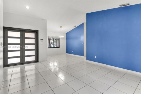 Villa ou maison à vendre à Miami, Floride: 5 chambres, 241.45 m2 № 2431330 - photo 5