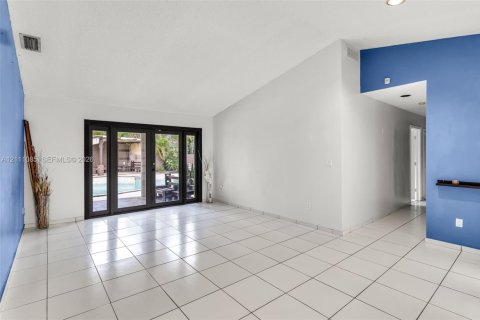 Villa ou maison à vendre à Miami, Floride: 5 chambres, 241.45 m2 № 2431330 - photo 3