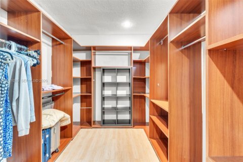 Villa ou maison à vendre à Miami, Floride: 5 chambres, 241.45 m2 № 2431330 - photo 23