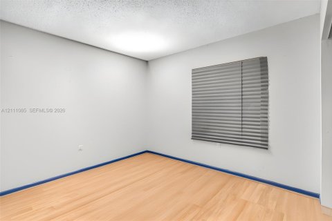 Villa ou maison à vendre à Miami, Floride: 5 chambres, 241.45 m2 № 2431330 - photo 18
