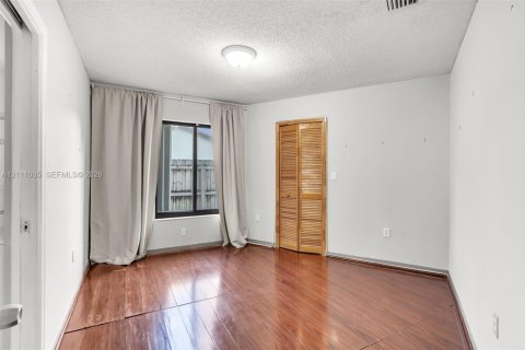Villa ou maison à vendre à Miami, Floride: 5 chambres, 241.45 m2 № 2431330 - photo 16