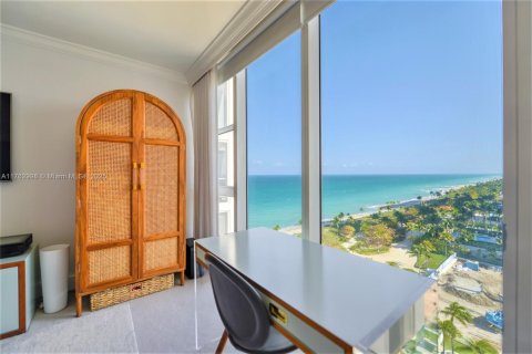 Condo in Bal Harbour, Florida, 2 bedrooms  № 1868762 - photo 24