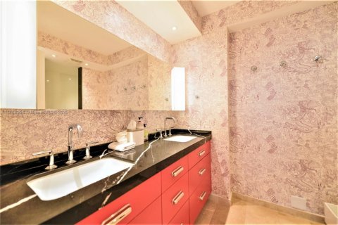 Condo in Bal Harbour, Florida, 2 bedrooms  № 1868762 - photo 21