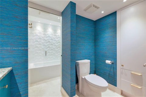 Condo in Bal Harbour, Florida, 2 bedrooms  № 1868762 - photo 15