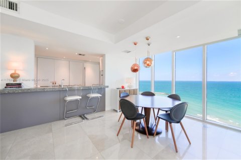 Condo in Bal Harbour, Florida, 2 bedrooms  № 1868762 - photo 9