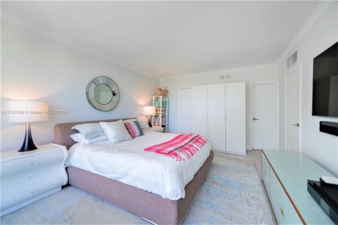 Condo in Bal Harbour, Florida, 2 bedrooms  № 1868762 - photo 25
