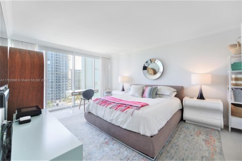Condo in Bal Harbour, Florida, 2 bedrooms  № 1868762 - photo 23