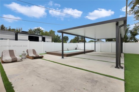 Casa en venta en Fort Lauderdale, Florida, 3 dormitorios № 2011528 - foto 10