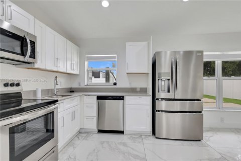 Casa en venta en Fort Lauderdale, Florida, 3 dormitorios № 2011528 - foto 7