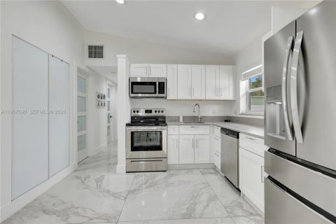 Casa en venta en Fort Lauderdale, Florida, 3 dormitorios № 2011528 - foto 6