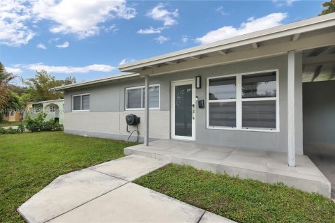 Casa en venta en Fort Lauderdale, Florida, 3 dormitorios № 2011528 - foto 2