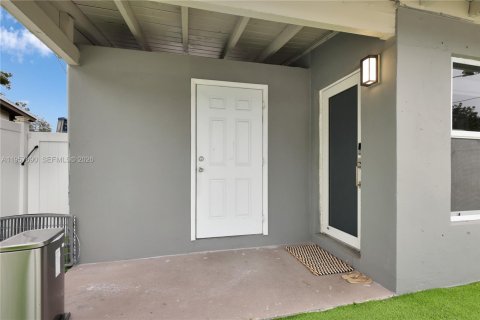 Casa en venta en Fort Lauderdale, Florida, 3 dormitorios № 2011528 - foto 28