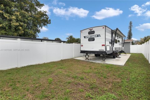 Casa en venta en Fort Lauderdale, Florida, 3 dormitorios № 2011528 - foto 20