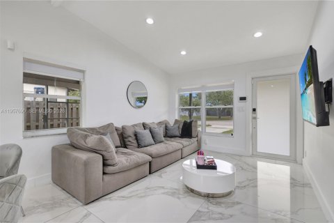 Casa en venta en Fort Lauderdale, Florida, 3 dormitorios № 2011528 - foto 5