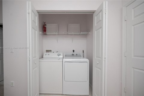 Townhouse in Homestead, Florida 3 bedrooms, 145.3 sq.m. № 2038148 - photo 25