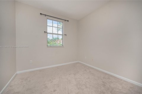 Townhouse in Homestead, Florida 3 bedrooms, 145.3 sq.m. № 2038148 - photo 27