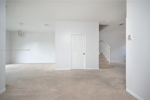 Townhouse in Homestead, Florida 3 bedrooms, 145.3 sq.m. № 2038148 - photo 11