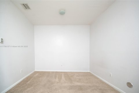 Townhouse in Homestead, Florida 3 bedrooms, 145.3 sq.m. № 2038148 - photo 10