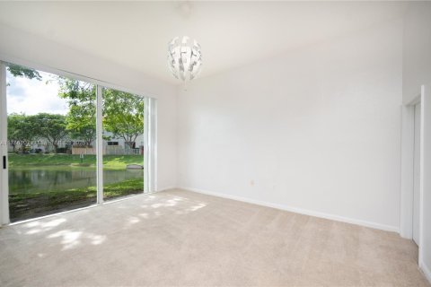 Townhouse in Homestead, Florida 3 bedrooms, 145.3 sq.m. № 2038148 - photo 14