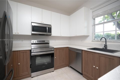 Townhouse in Homestead, Florida 3 bedrooms, 145.3 sq.m. № 2038148 - photo 4