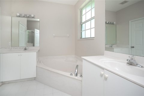 Townhouse in Homestead, Florida 3 bedrooms, 145.3 sq.m. № 2038148 - photo 20