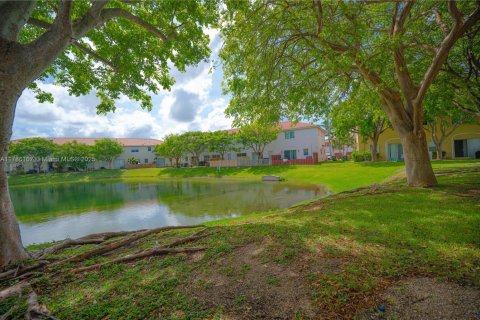 Townhouse in Homestead, Florida 3 bedrooms, 145.3 sq.m. № 2038148 - photo 8