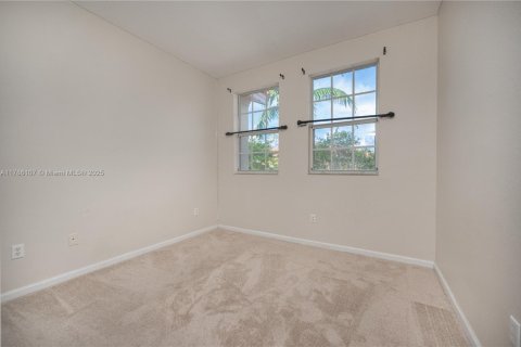 Townhouse in Homestead, Florida 3 bedrooms, 145.3 sq.m. № 2038148 - photo 28