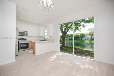 Townhouse in Homestead, Florida 3 bedrooms, 145.3 sq.m. № 2038148 - photo 5