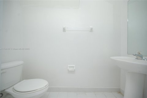 Townhouse in Homestead, Florida 3 bedrooms, 145.3 sq.m. № 2038148 - photo 13