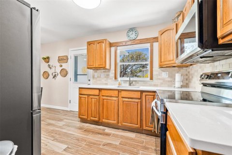 House in Saint Petersburg, Florida 3 bedrooms, 89 sq.m. № 1666428 - photo 9