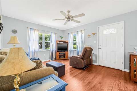 House in Saint Petersburg, Florida 3 bedrooms, 89 sq.m. № 1666428 - photo 7