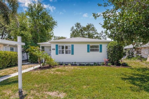 House in Saint Petersburg, Florida 3 bedrooms, 89 sq.m. № 1666428 - photo 3